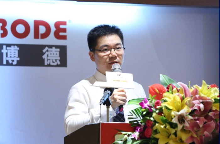 8博德事业部总经理秦海胜作全面的销售数据分析，并提出本次活动的优惠政策和下半年的计划.jpg