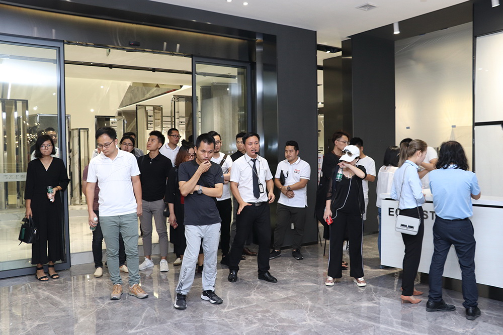 广州设计师们参观博德展厅