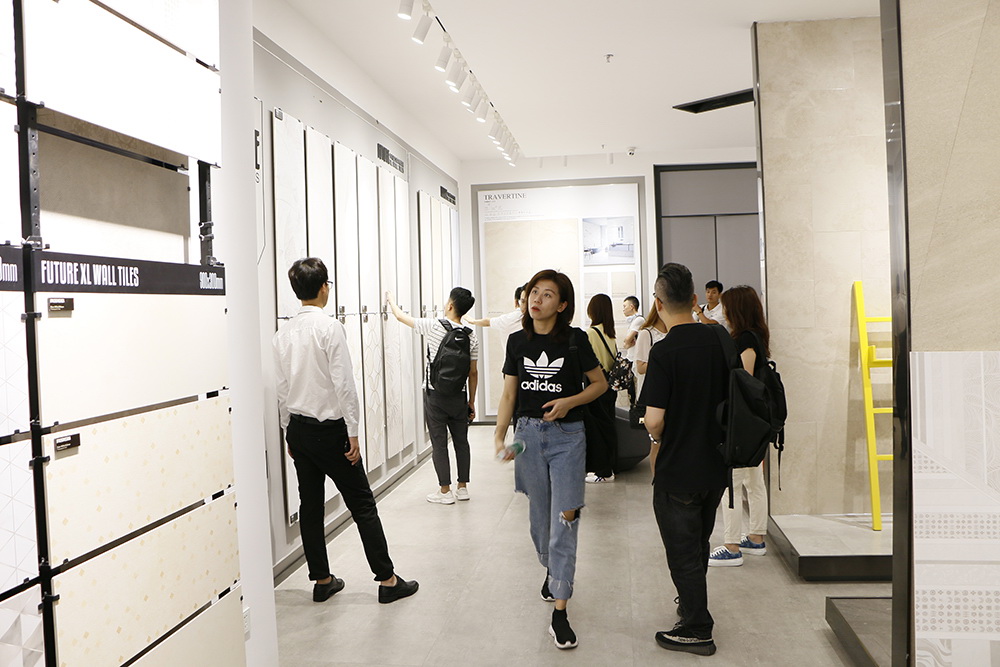 日本游学嘉宾参观博德展厅