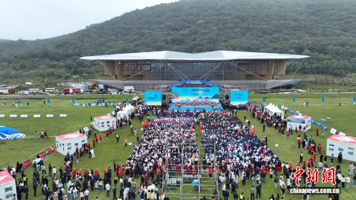 2025滑翔伞定点世界杯总决赛在荆门开幕 45名顶尖