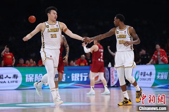 浙江广厦队力克北京北汽队首夺CBA总冠军