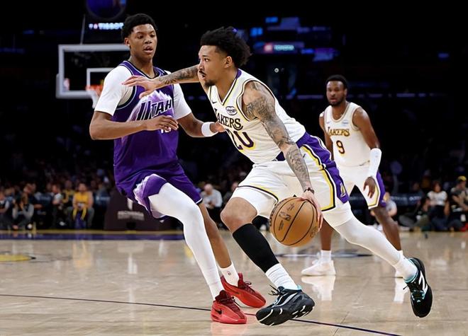 湖人轻取爵士锁定季后赛席位 尼克·史密斯12分成